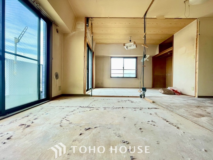 内装 【改装中】ほんの少しのこだわり。ちょっとした色使いがその家がもつ雰囲気、趣（おもむき）を携え、暮らす家族や訪ねてくる友人・知人に新鮮な香りを運んできます。