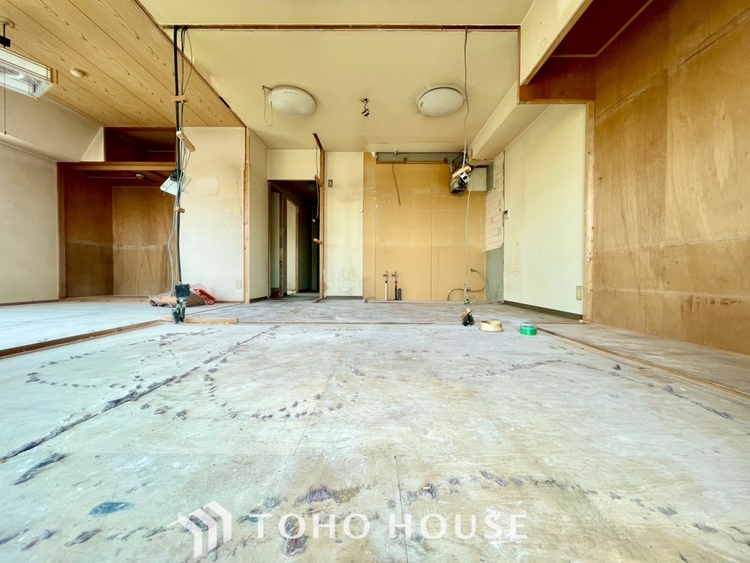 内装 【改装中】ほんの少しのこだわり。ちょっとした色使いがその家がもつ雰囲気、趣（おもむき）を携え、暮らす家族や訪ねてくる友人・知人に新鮮な香りを運んできます。