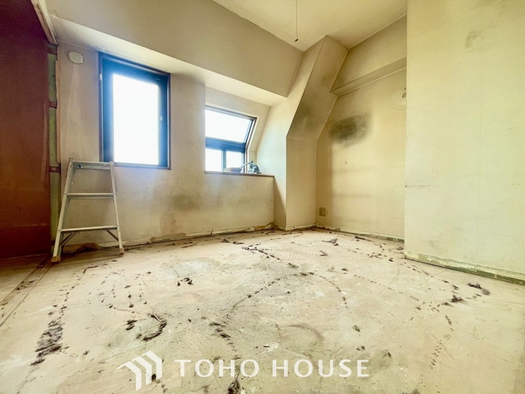 内装 【改装中】ほんの少しのこだわり。ちょっとした色使いがその家がもつ雰囲気、趣（おもむき）を携え、暮らす家族や訪ねてくる友人・知人に新鮮な香りを運んできます。