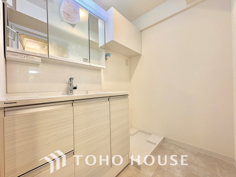 洗面 清潔感あふれる洗面化粧台で、毎日の身支度を快適にサポートします。