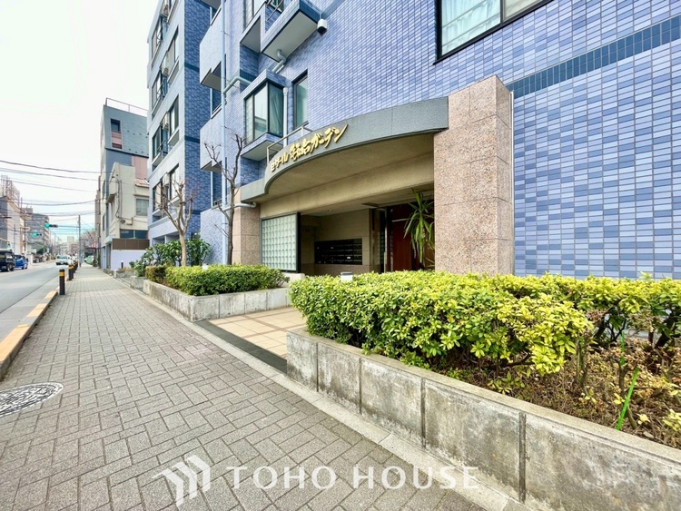 外観 ほんの少しのこだわり。ちょっとした色使いがその家がもつ雰囲気、趣（おもむき）を携え、暮らす家族や訪ねてくる友人・知人に新鮮な香りを運んできます。