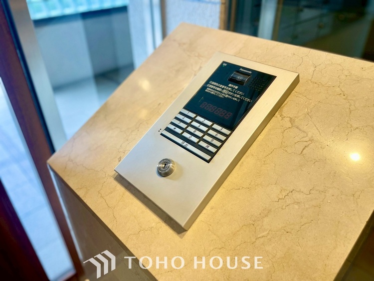 その他 ◆オートロック◆自室の鍵だけではなく、建物内に共用玄関のドアがあり、施錠されているという点がポイント。正しく施錠されていれば居住者以外の侵入を拒むことができます。