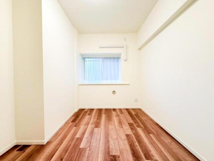 内装 居室はひとり時間を過ごせる安らげるお部屋として活用できます！収納スペースあり！荷物が多くても十分！ベッドや勉強机、テレビなどを置きたい場合におすすめ！！過ごす時間が長くてもゆったり過ごせそうですね！