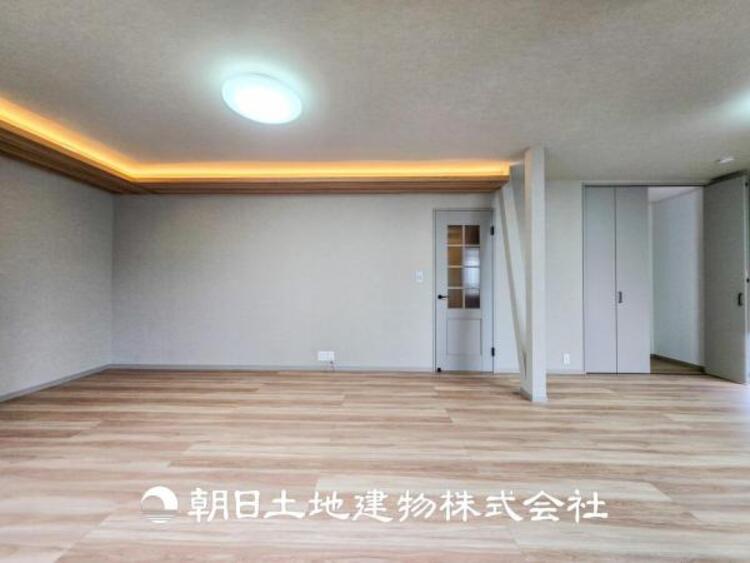 居間 大切なご家族、招いた友人と過ごすひと時を溢れる光が優しく包み込む空間。