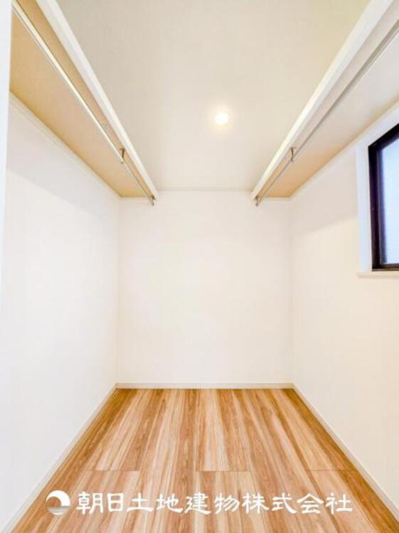 収納 ウォークインクローゼットは季節の品物など整理できるスペース！