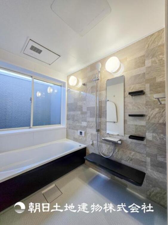 風呂 1日の疲れを癒すバスタイム。心地よいリラックスを叶える独立した美しい空間です。