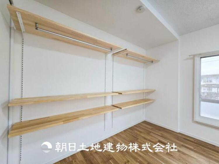 収納 【収納】部屋ごとに設けた収納は住みやすさへのこだわりがあります。シンプルで使いやすい収納スペース。