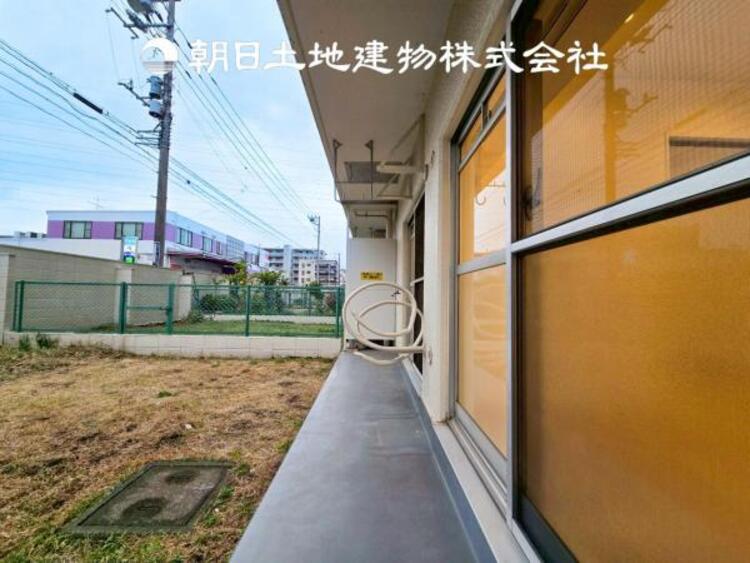 その他 【テラス】温かい太陽を感じる事ができるのは、目の前に遮るものが無いから。彼方に広がる風景が絵画のように広がります。