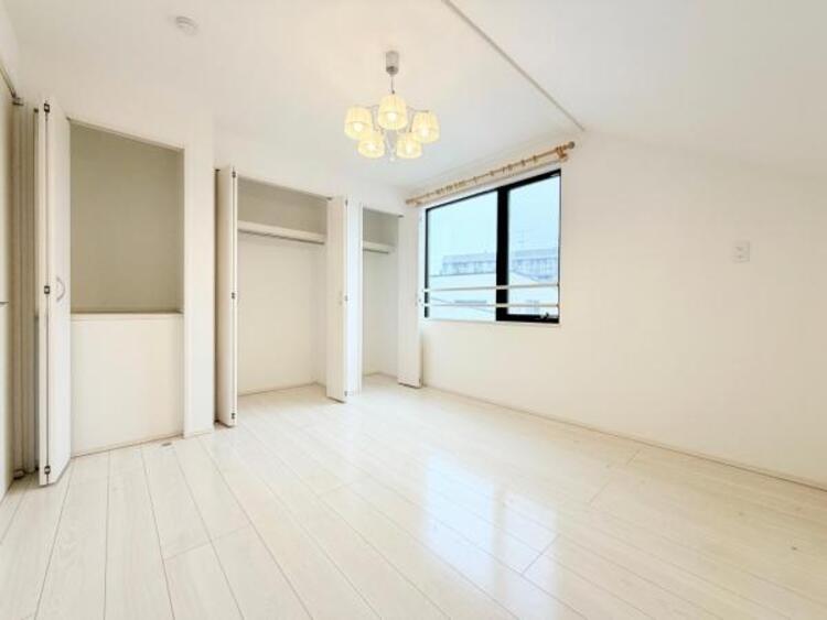 収納 ●〇居室に大きなクローゼットを設置！普段使いのお洋服や小物はもちろん、季節物のお洋服などもしっかりと整理整頓おしまい頂けます。整理整頓は床に物を置かない所から。居室空間をより広く隅々まで使用できます　〇●