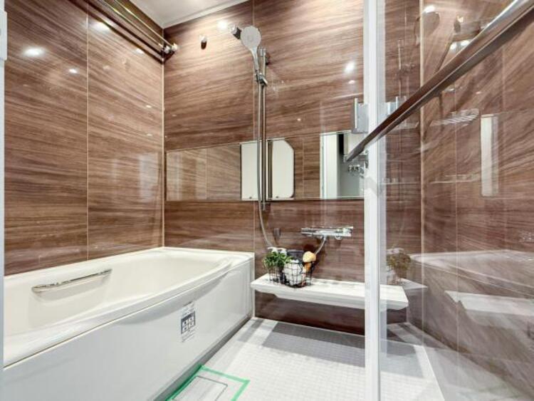 風呂 高級感を演出する内装。くつろぎのスペースにも、癒しのスペースにもなる心休まる空間です。