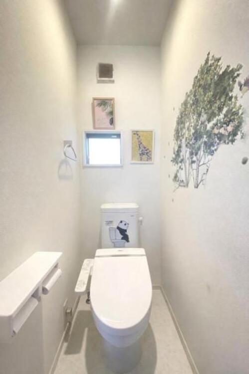 トイレ 白を基調に、飽きのこない空間は質感豊かな仕上がりとなっております。