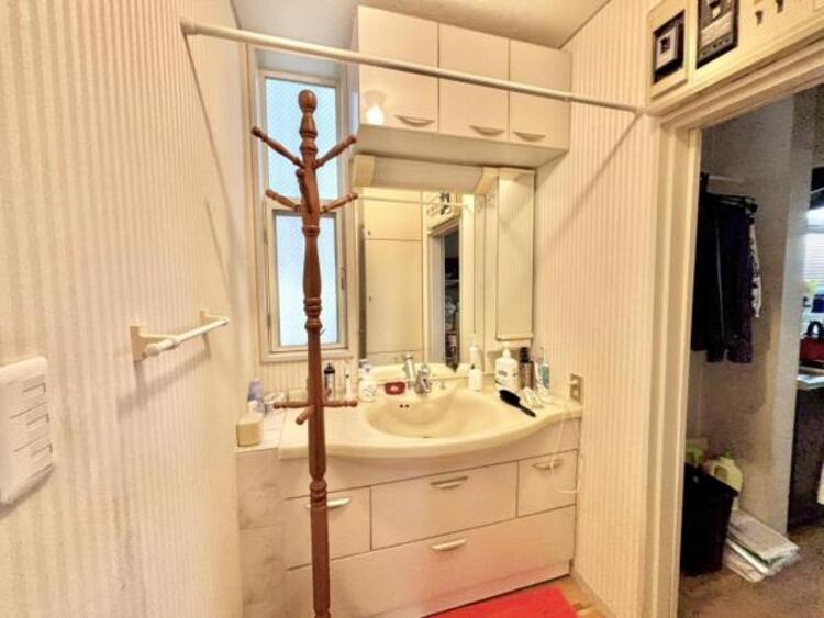 内装 明るく開放的な空間です。