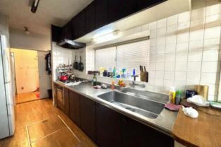 キッチン 広々としたキッチンで、家族みんなで料理を楽しめます。 ※こちらの画像は一部家具消しの加工を行っております。