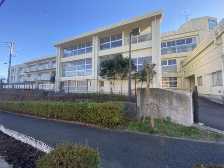 周辺 奈良の丘小学校	365m