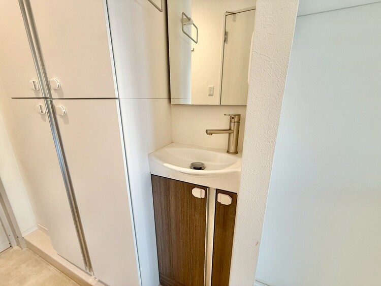 その他 清潔感を感じられる洗面化粧台。