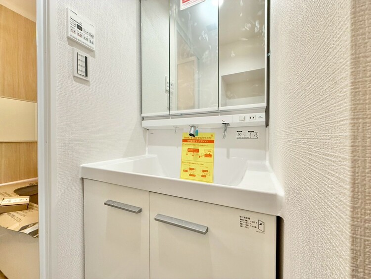 その他 清潔感を感じられる洗面化粧台。