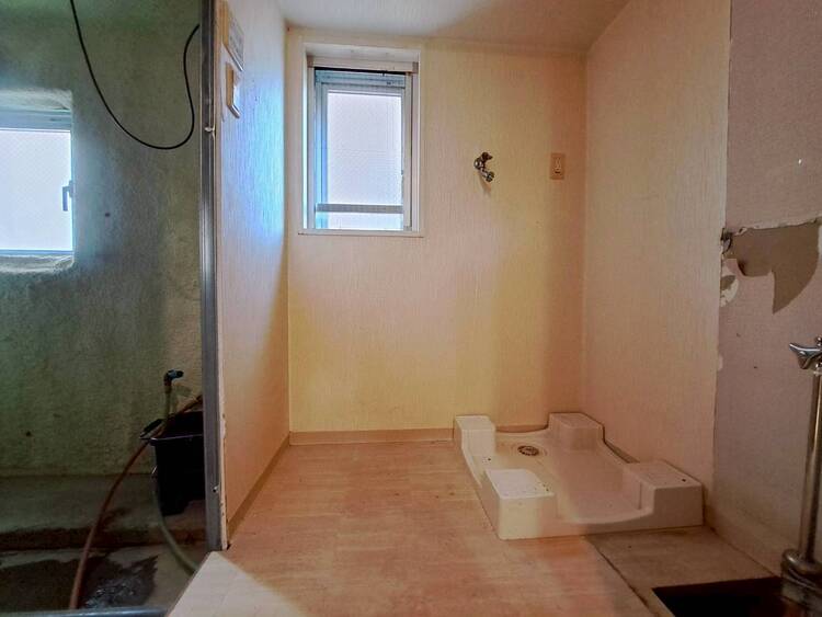 その他 十分な広さの脱衣所。※内装リフォーム中です