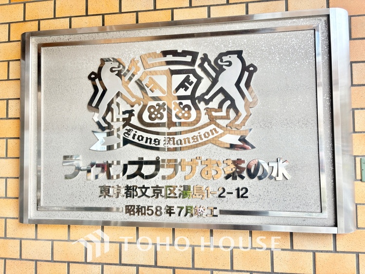 外観 ほんの少しのこだわり。ちょっとした色使いがその家がもつ雰囲気、趣（おもむき）を携え、暮らす家族や訪ねてくる友人・知人に新鮮な香りを運んできます。
