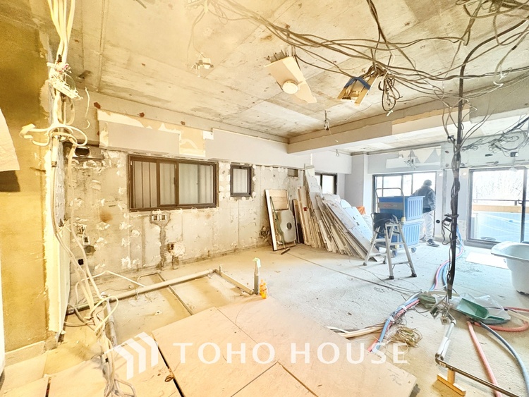 キッチン 上質な素材に囲まれたキッチンは、穏やかな時間が流れる特別な空間。洗練された料理が生まれる場所です。