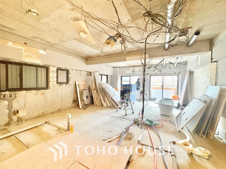 洗面 清潔感あふれる洗面化粧台で、毎日の身支度を快適にサポートします。