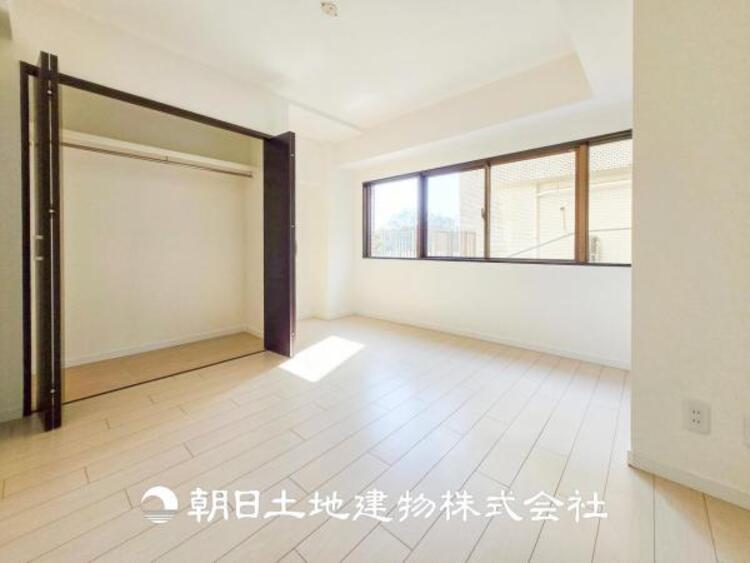 内装 【居室】爽やかな空間演出とセンス良く纏められた室内は素敵な寛ぎ空間です。