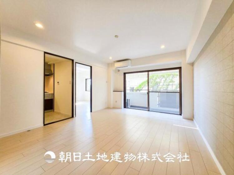 居間 【リビング】家族や友人との時間など、１番多くの時間を過ごす空間だからこそ落ち着いた空間になります。