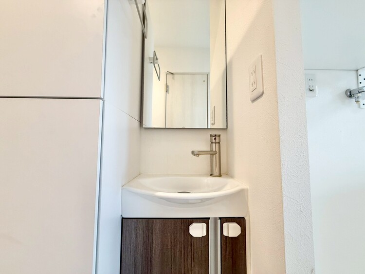 その他 清潔感を感じられる洗面化粧台。