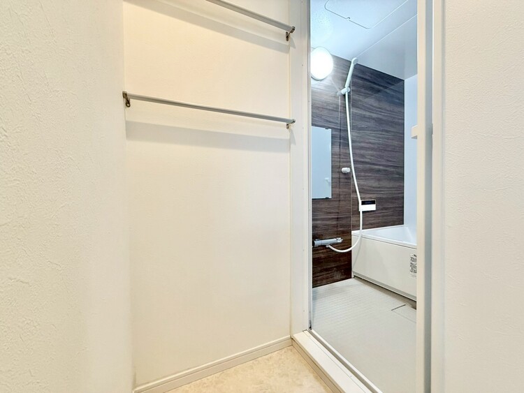 その他 十分な広さの脱衣所。