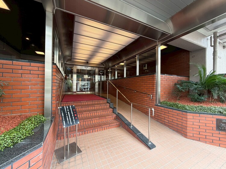 その他 上質感漂う玄関アプローチです。