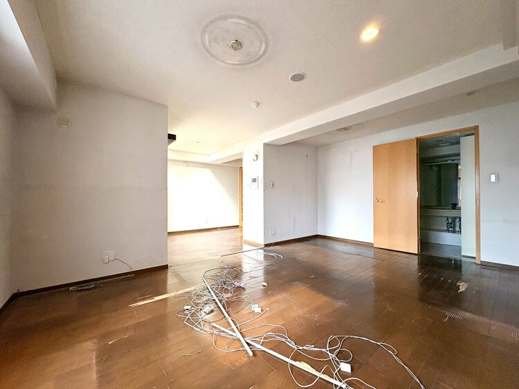 内装 現在改装中◆住む喜び、楽しさ、感動◆を君と共有したい。いつまでもずっと家族を見渡せるこの広い空間で。