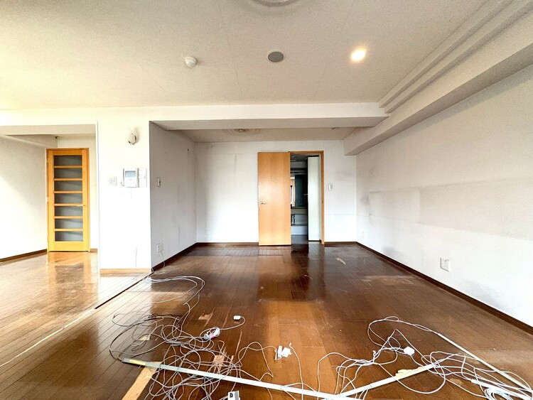 内装 現在改装中◆Sunshine◆光が燦々と入り、いるだけで気持ちいい。「開放的でゆとりあるお部屋です。」