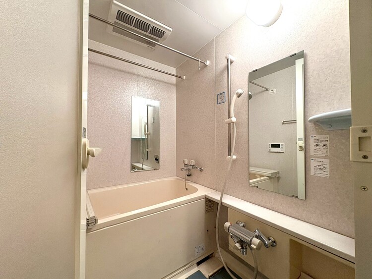 風呂 現在改装中◆プライベートな空間◆simpleだからrelaxできるんです。こころもからだもキレイさっぱり。