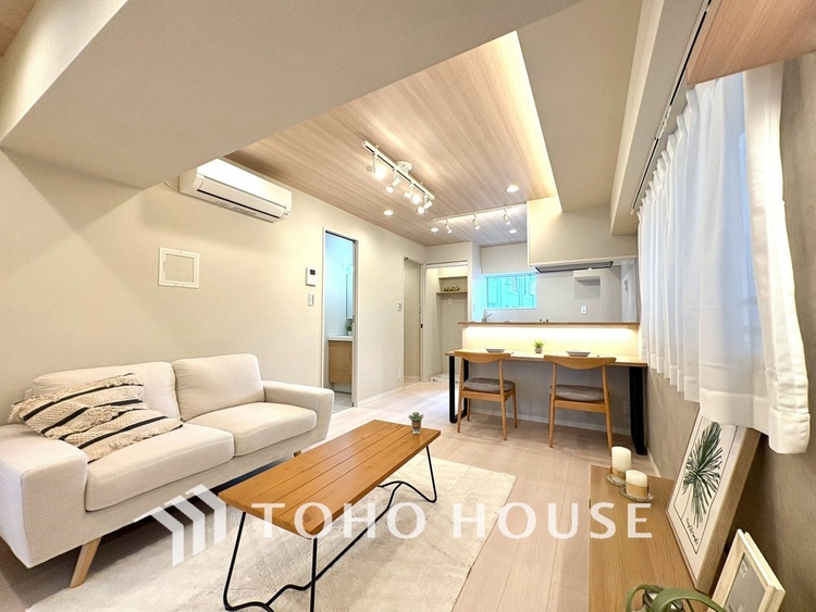 内装 【LIVING】◆扉を◆開くとこの景色。家族の”おかえり”の声が聞こえてきそう。