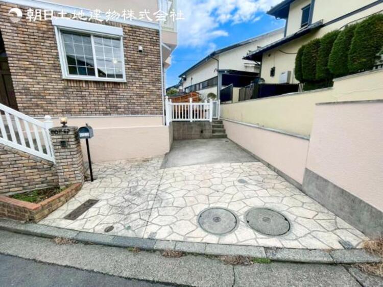 駐車場 すぐの見学や資料請求などお気軽にお問い合わせお待ちしております