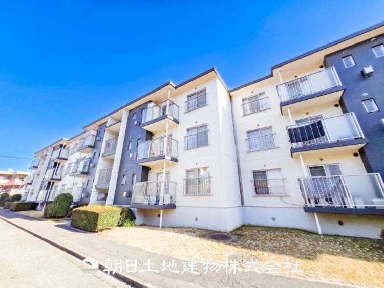 外観 時間のゆとりと空間、暖かな陽光がもたらす光と風を独占してください。