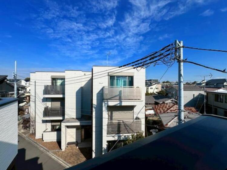 その他 ●〇日当たり良好！晴れた日はお洗濯物も気持ちよく乾きます。バルコニーからたっぷりの光をうけたお布団やシーツから太陽のにおいが感じられます。一度に洗濯を干せる量を気にする家庭も満足できるスペースです〇●