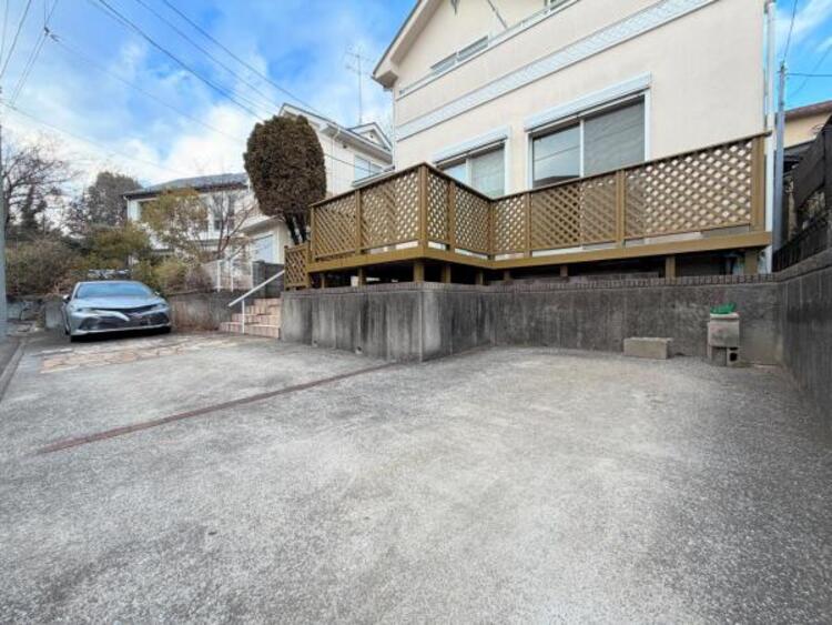 駐車場 【駐車場】日々の生活にクルマは欠かせないという方は、駐車場確保は大事な条件。 