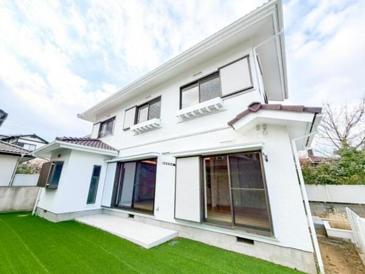 外観 開放感があり日当りも良好です！目の前に広がる開放感とゆとり。暮らしの夢を育む住まいがここにあります！