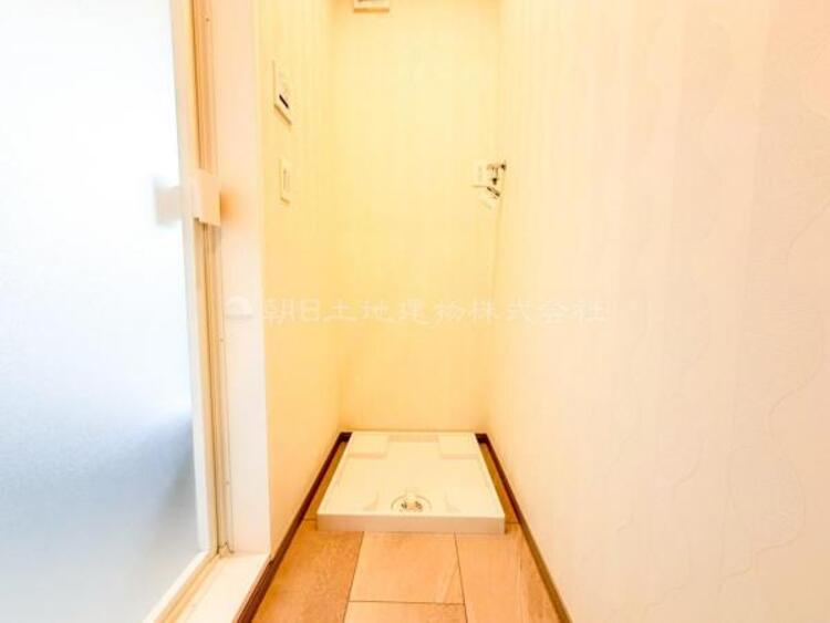 洗面 【洗面・脱衣所】ストレスフリーな広いランドリースペース。大きな洗濯機乾燥機もしっかりとおけます。