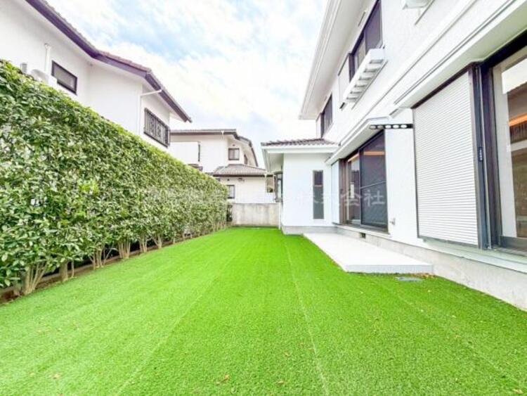 その他 【庭】庭先はとても広くお好きな食物を家庭菜園できたり、ガーデニングでキレイな演出もできます。小さなお子様がいらっしゃるご家庭はプールなどの水遊びも楽しみの一つですね。