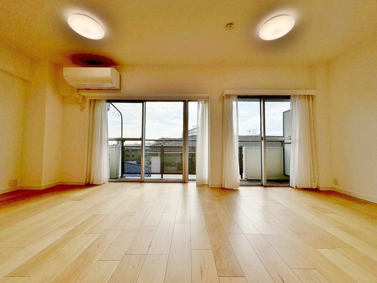 居間 飾り過ぎないシンプルな内装と偏り過ぎないデザインで統一しました。