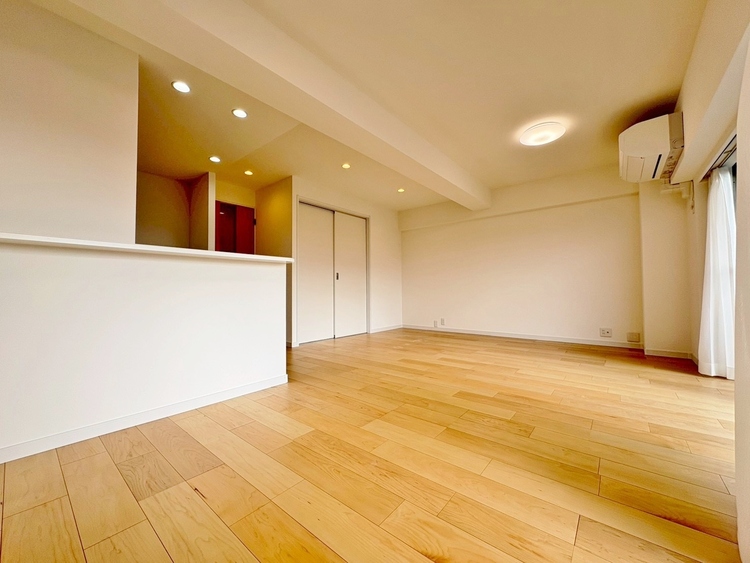 居間 快適に過ごす毎日を求めて、暮らしの中でご自身の「マイホーム」に創り上げてください。