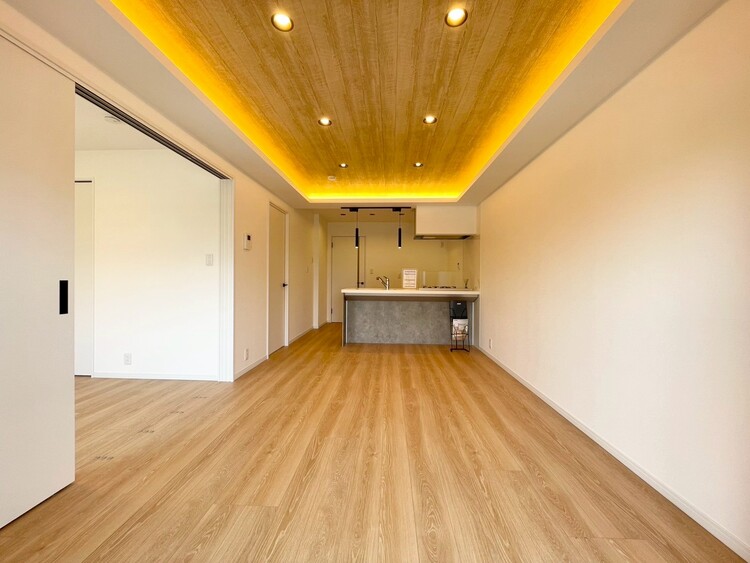 居間 居心地の良い空気感は、暮らしのステージを彩り、心からのやすらぎと満足感を与えてくれます。