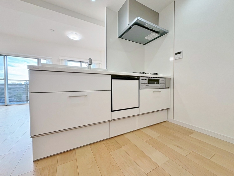 キッチン スマートな意匠と充実の機能を備えたキッチンが、暮らしにおいしい彩りを添えます。