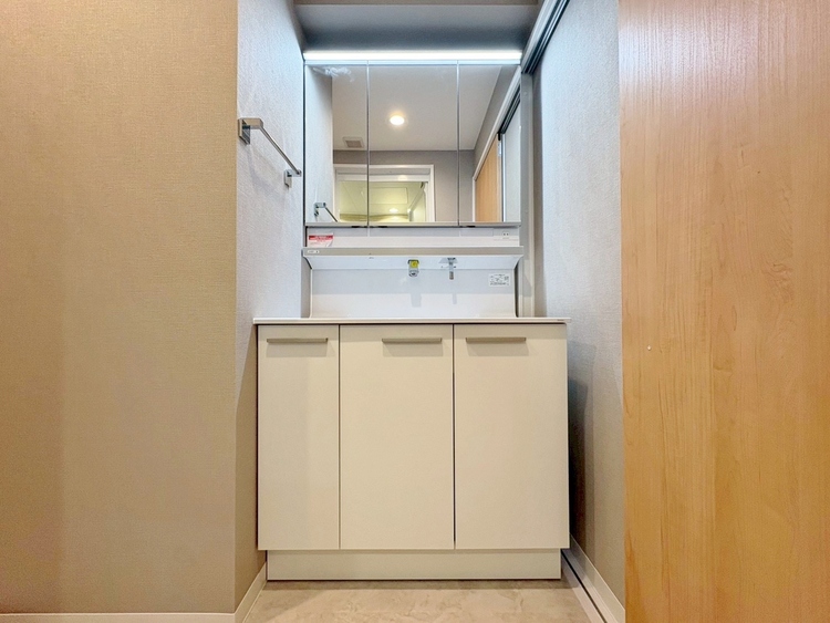 洗面 何かと物が増える場所だからこそ、スッキリと見映えの良い空間に。