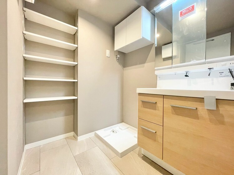 洗面 清潔感と心地よさを重視した、上質感漂うパウダールーム。