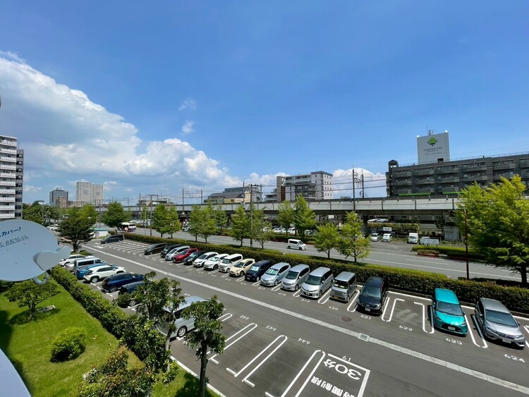 バルコニー 頬をなでる、優しい風を感じることが出来ます。