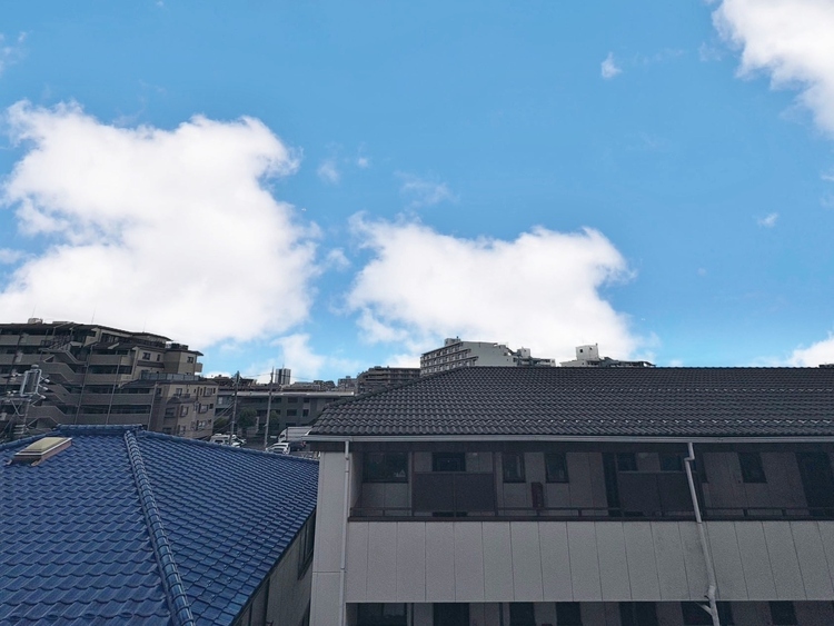 バルコニー 窓を開けると広がる青空。心をリフレッシュして日々を過ごしていきましょう。