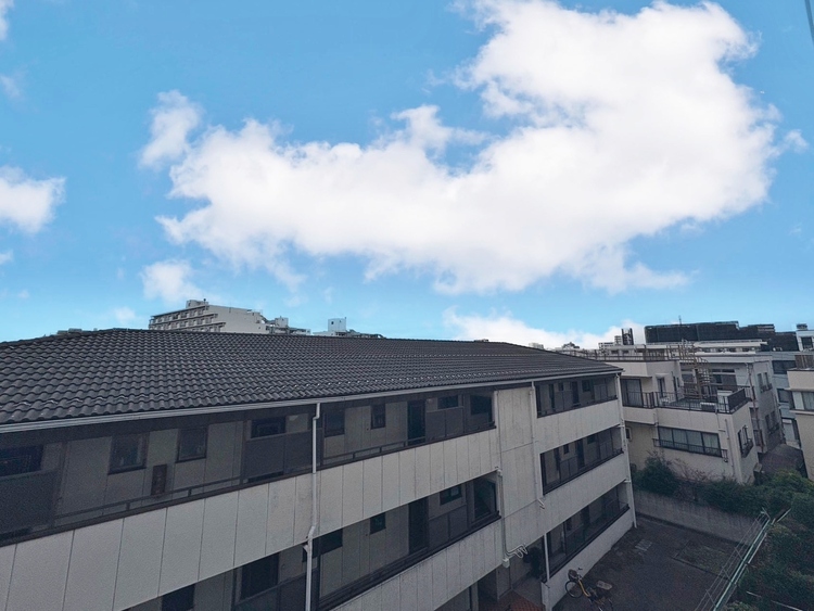 バルコニー 頬をなでる、優しい風を感じることが出来ます。