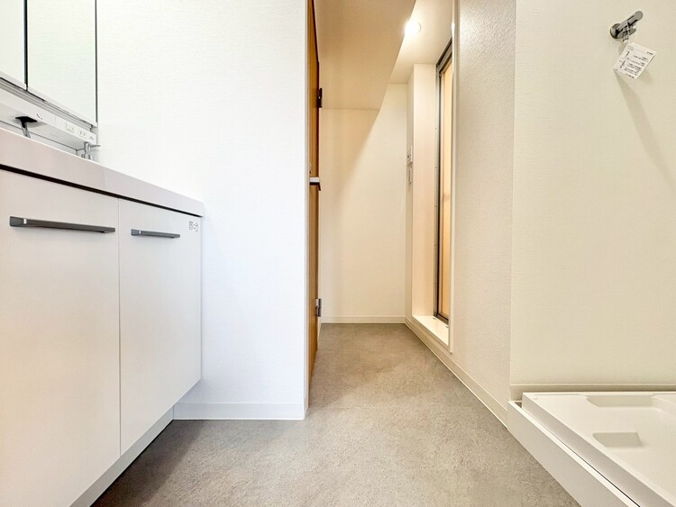 洗面 清潔感と心地よさを重視した、上質感漂うパウダールーム。